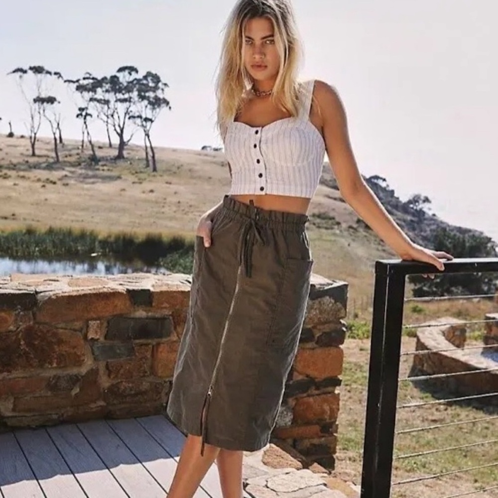 FREE PEOPLE MIDI UTILITY SKIRT SIZE SMALL IN OLIVE